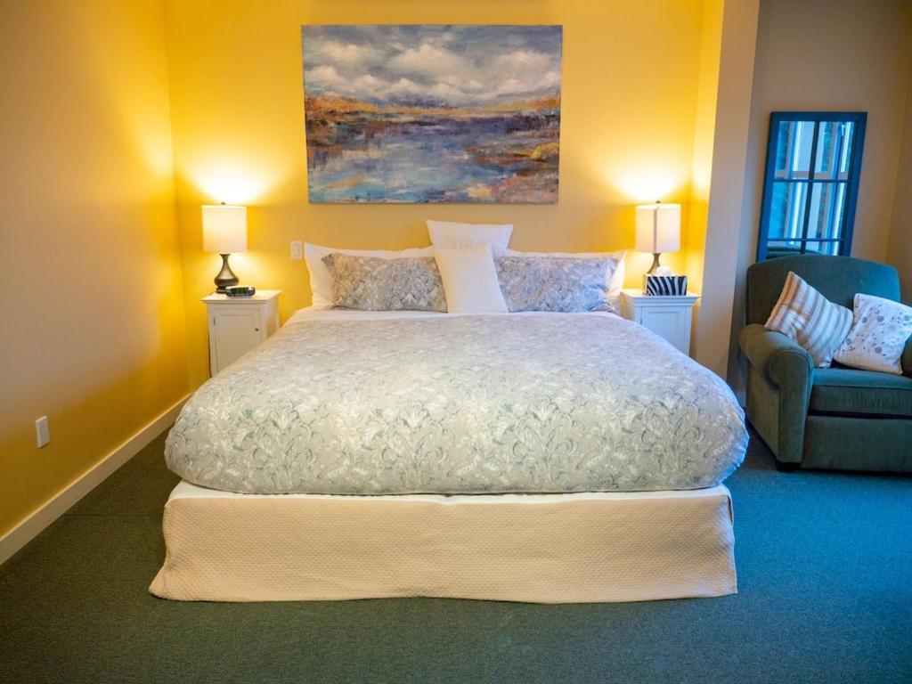 Waterfront View Of The Inlet, Short Walk To Town Apartment Tofino Exterior photo