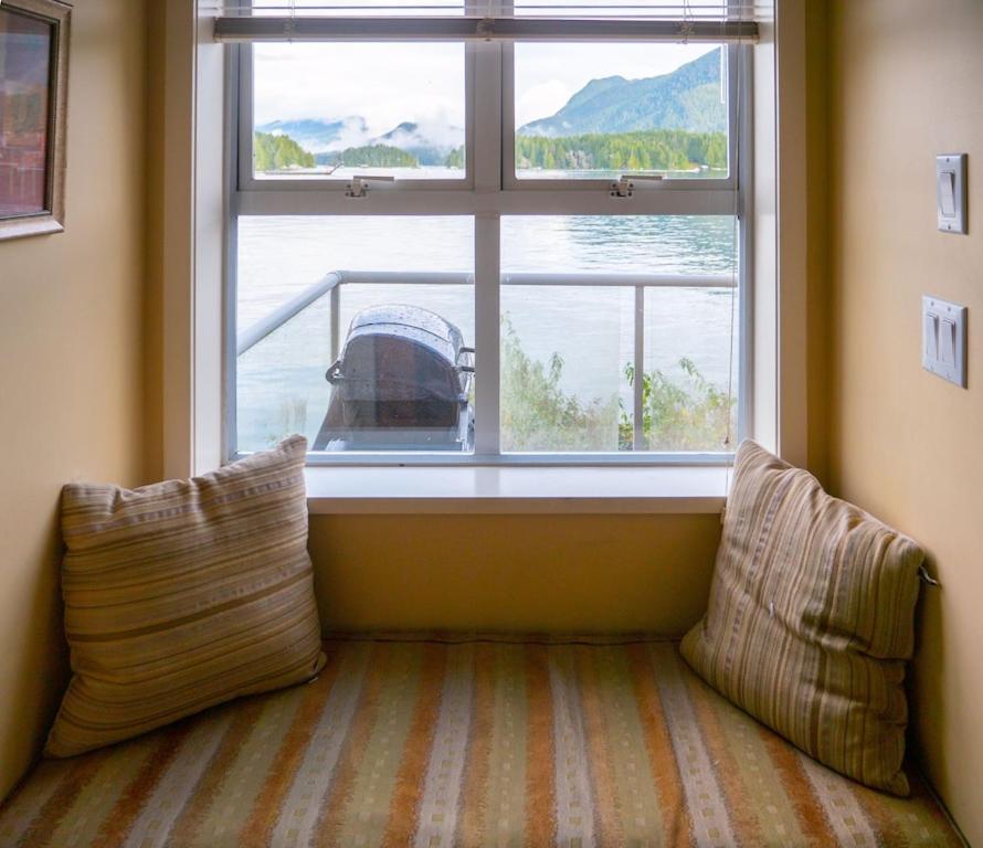 Waterfront View Of The Inlet, Short Walk To Town Apartment Tofino Exterior photo